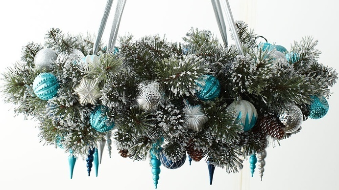 How To Make a Wreath Chandelier #christmas #diy #holiday
