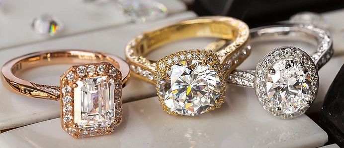 Choose a wonderful engagement ring is as hard as choosing a wedding dress. Nowadays rings available in large variety and have so many settings.
