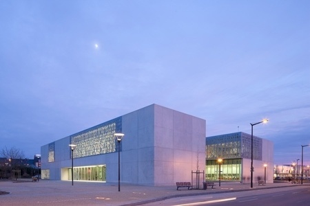 Dezeen » Blog Archive » Médiathèque BDIV de Fougères by Tétrarc #architecture