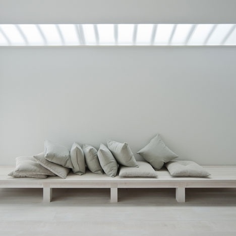 Dezeen » Blog Archive » White Dormitory for Il Vento by Case-Real #interior architecture