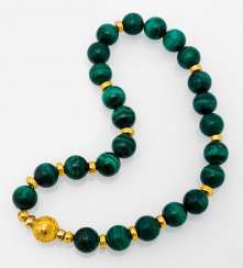 Malachite necklace with granulated Gold Buckle