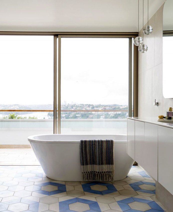 Australian Home Combines the Charms of 50's and 60's Coastal Bungalow - InteriorZine