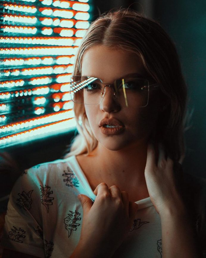 Lifestyle Female Portrait Photography by Christian Luna Manso
