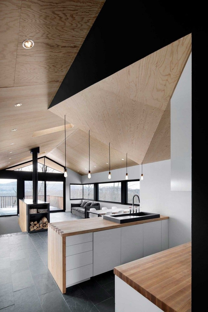 Quebec Country House Consisting of Two Stacked Volumes 8