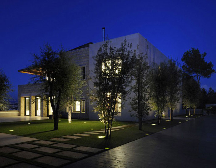 Eclectic House With a Raw Natural Decor - #architecture, #home, #decor, #interior, #homedecor