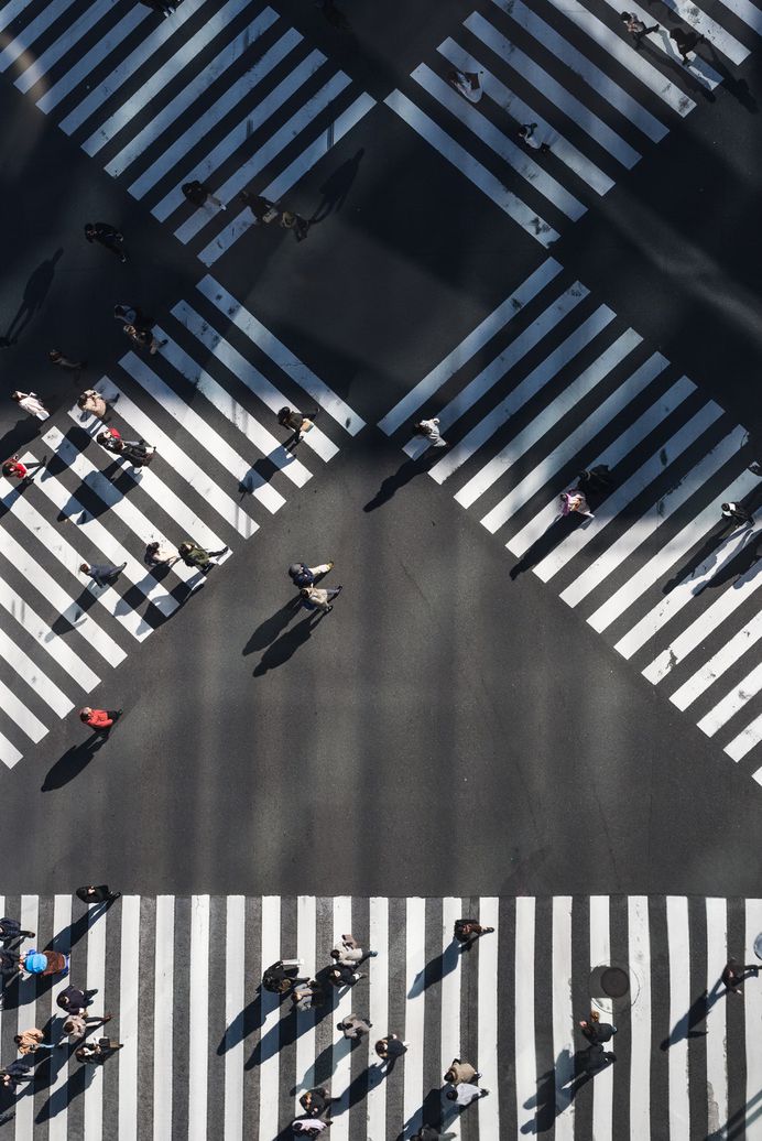 Crossing photo by Ryoji Iwata (@ryoji__iwata) on Unsplash