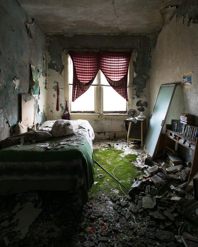 Jenn Brown Captures Gorgeous Abandoned Places in US