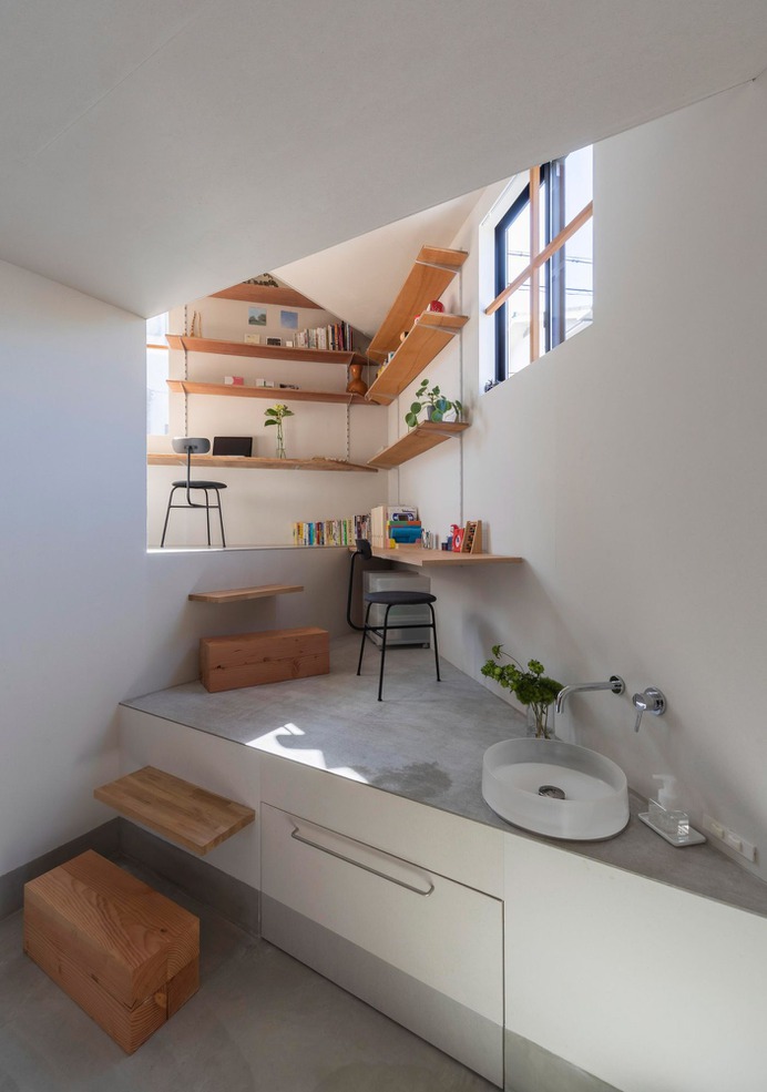 House in Takatsuki by Tato Architects