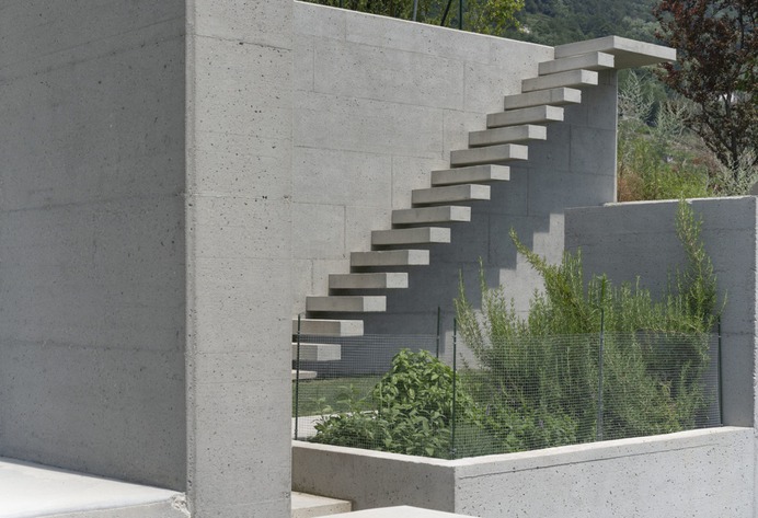 Anticamera_location_caimano