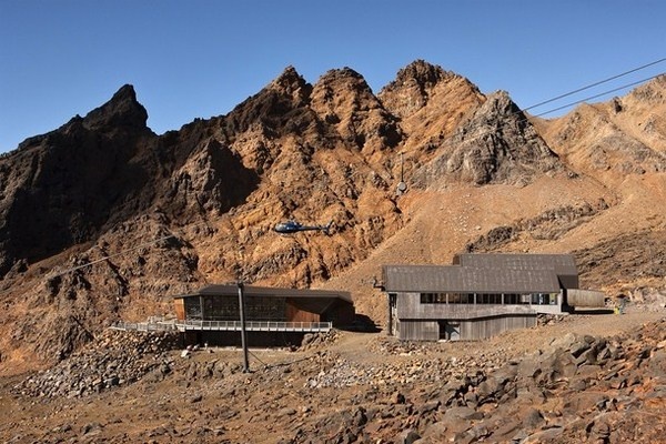 Cafe Knoll Ridge outside area #mountain #architecture #volcano #caf
