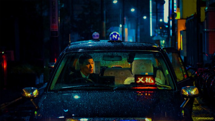 WePresent | After midnight, time and people move differently