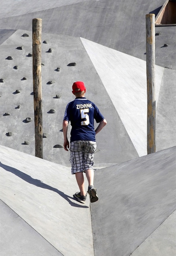 Play-Scape in Beringen, Belgium / Recreative Project be-MINE