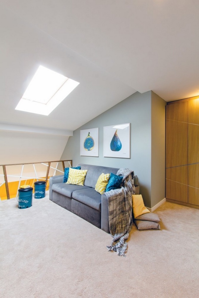 Yellow Apartment – A Bath of Splashy Lights by Hamid Nicola Katrib