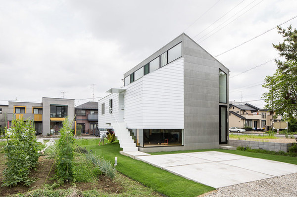 keitaro muto cantilevers kawate house over the landscape #architecture