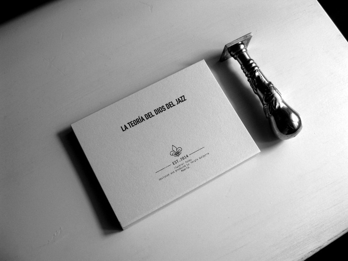 LA TEORÍA DEL DIOS DEL JAZZ #dios #white #del #teoria #jazz #design #graphic #paper #la #studio #metal #guijarro #sergio #typography