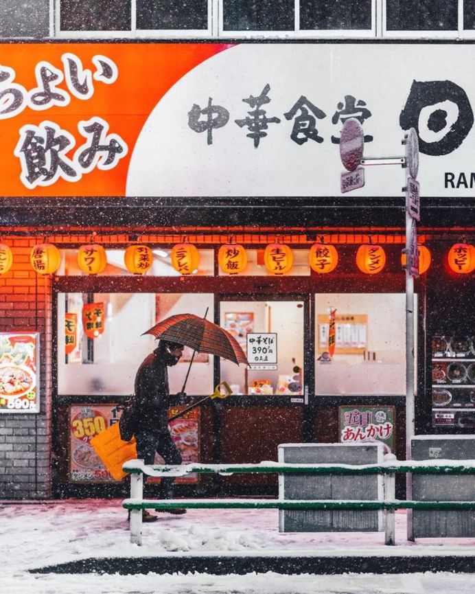 Yusuke Komatsu Capture Everyday Life on The Streets of Tokyo