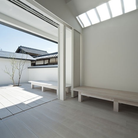 Dezeen » Blog Archive » White Dormitory for Il Vento by Case-Real #interior #architecture