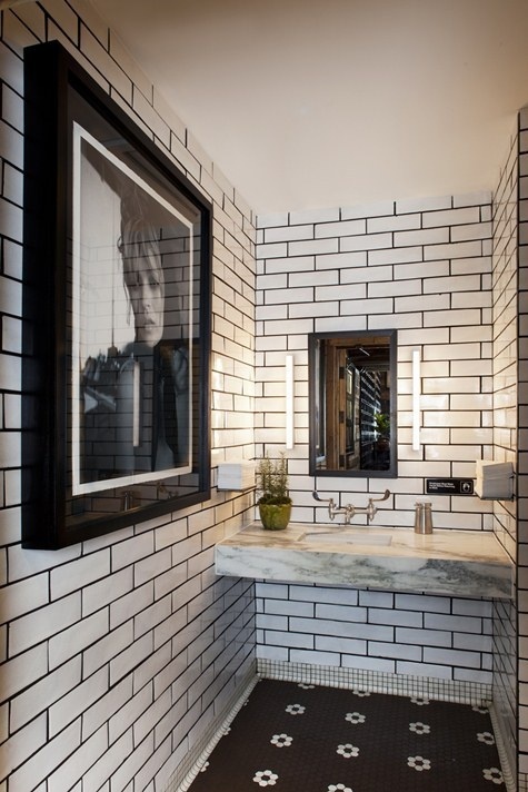 The Design Chaser: Interior Styling | Picture Walls #interior #design #decor #deco #decoration