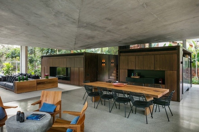 Itamambuca Beach House Surrounded by a Dense and Rich Rainforest Vegetation 6