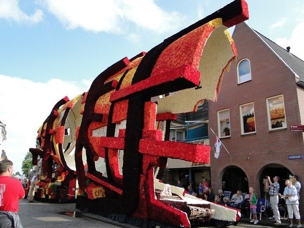 Flowers art #sculpture #of #art #flowers #parade
