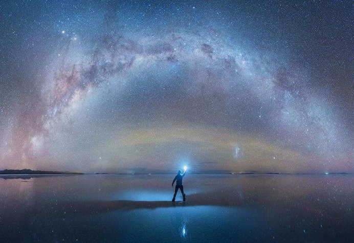 Mind-Blowing Photos of the Milky Way Reflected in Bolivia Salt Flats by Daniel Kordan