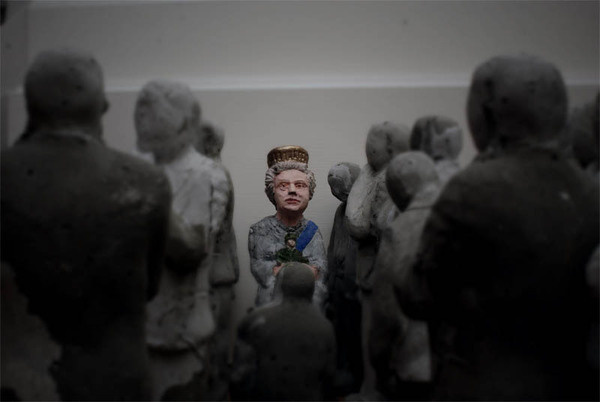 cement miniature sculptures artist isaac cordal (8) #photography #cement #sculpture #art