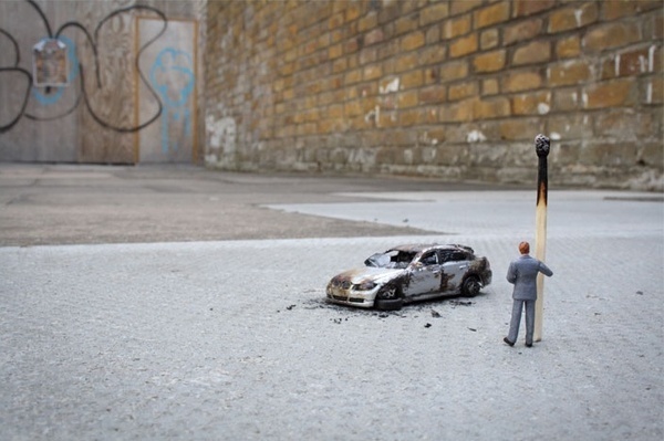 Slinkachu_little_people_street_art_6 #miniature #diorama #art