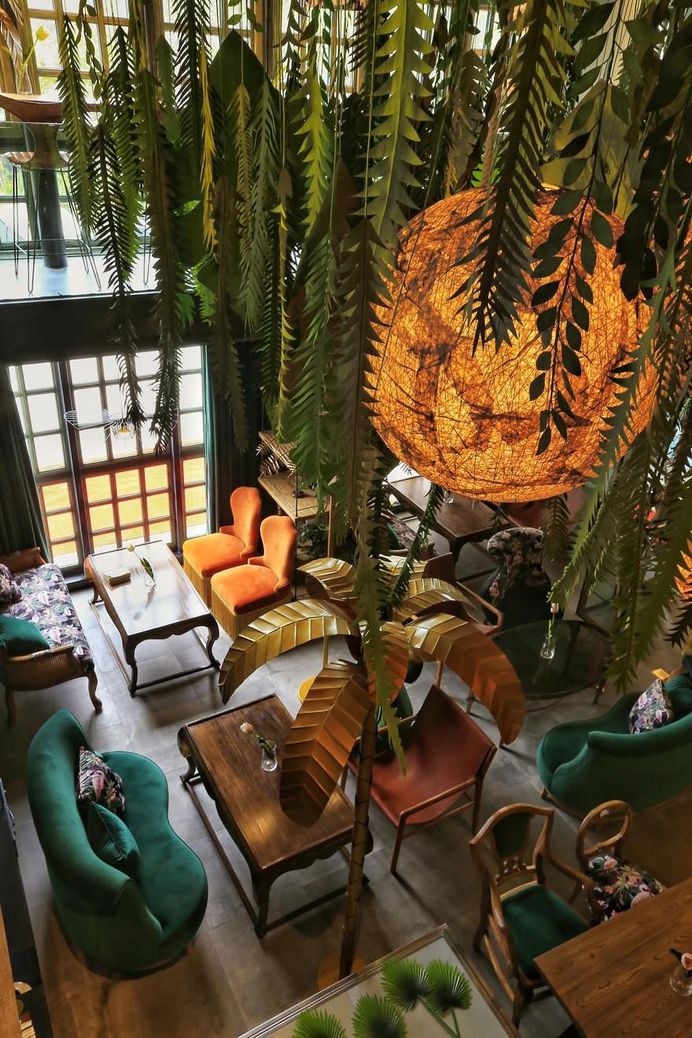 V + COFFEE Designed Like a Micro-Market of Art Handicraft / FAN Life Studio 3