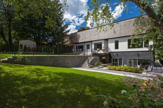 Contemporary House Inspired by a Galleria: The Gallery House in Toronto #architecture #contemporary