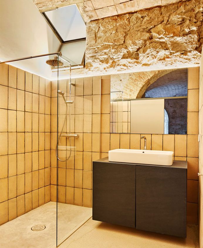 Triplex in Barcelona Covered in Traditional Ceramic Bricks