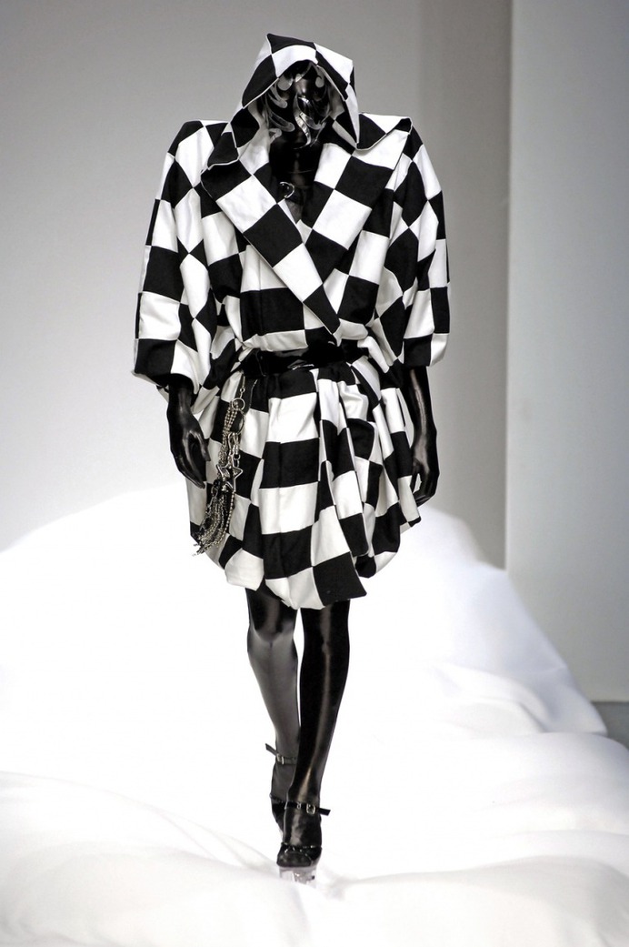 Gareth Pugh: Spring 2007 | Sgustok Design
