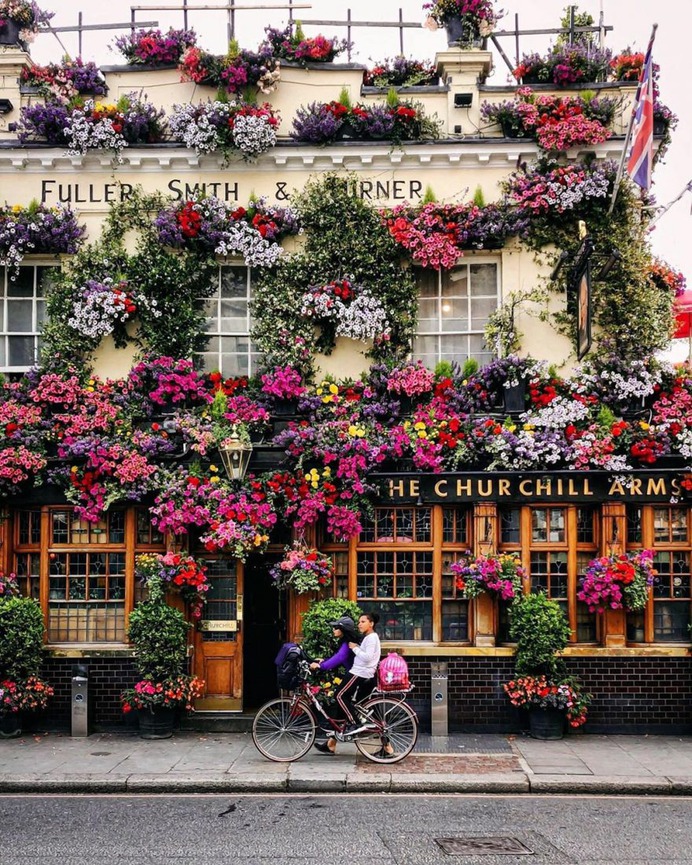 Stunning Street Photography in London by Alex Zouaghi