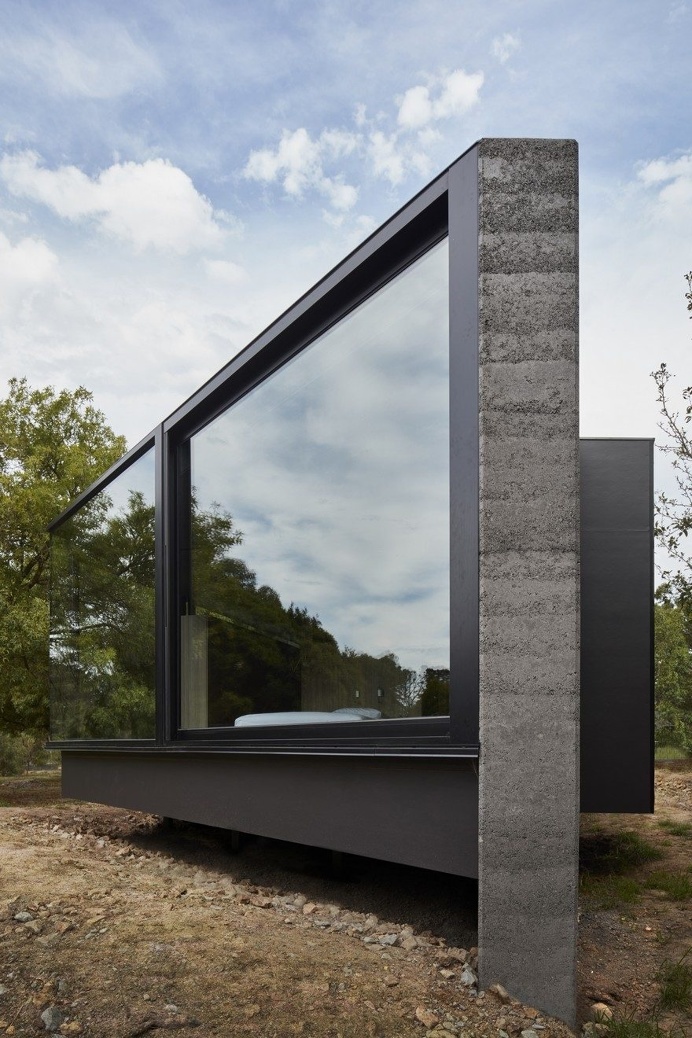 Modern Pavilion Designed Like a Extension to an Existing Residence 5