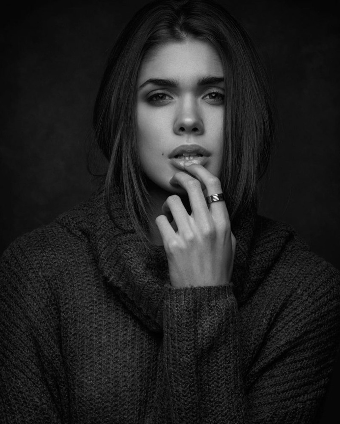 Beautiful Female Portraits by Mark Tiu