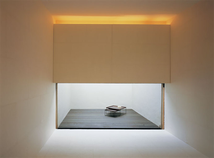 Kuhonbutsu is a minimalist house located in Tokyo, Japan, designed by Niizeki Studio. Located within a quiet residential neighborhood, the b #minimal