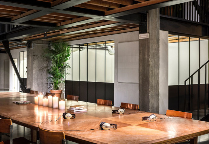 Dynamic Balance Between Raw Materials at Coworking Space by Going East - InteriorZine