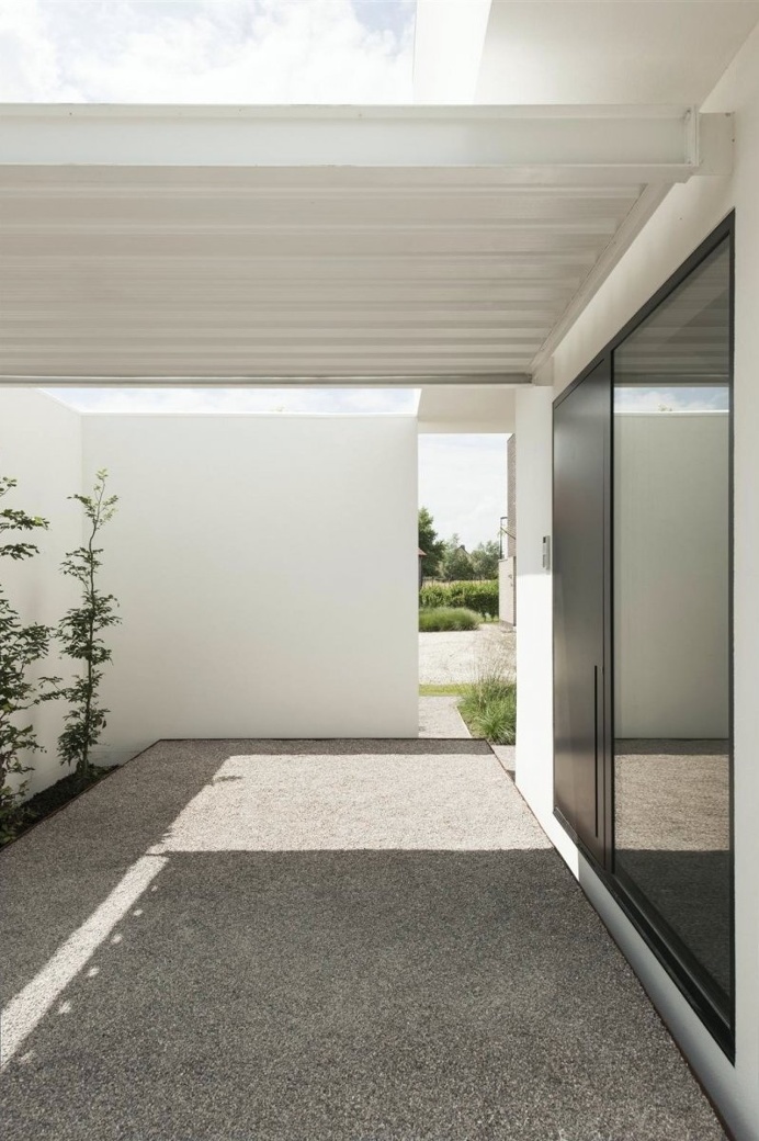 Contemporary porch. House DZ by GRAUX & BAEYENS architecten. © Luc Roymans. #contemporary #porch