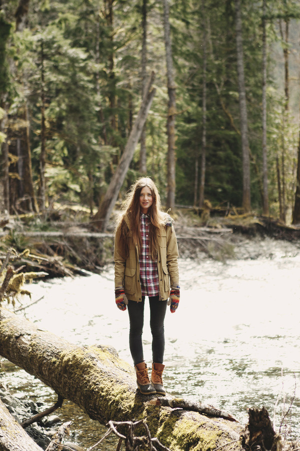 tumblr_mn7o9lxbWD1rnhyd1o1_1280.jpg (1280×1920) #tree #girl #nature #fashion #forest