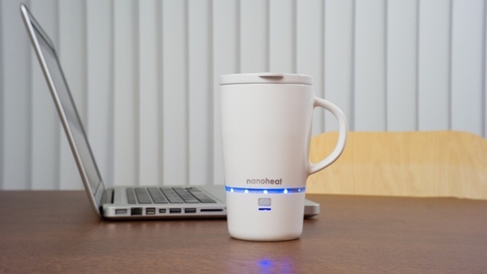 Check out this wireless heated mug, which keeps a beverage at its original temperature for up to 45 minutes. #design #product #modern #lifes