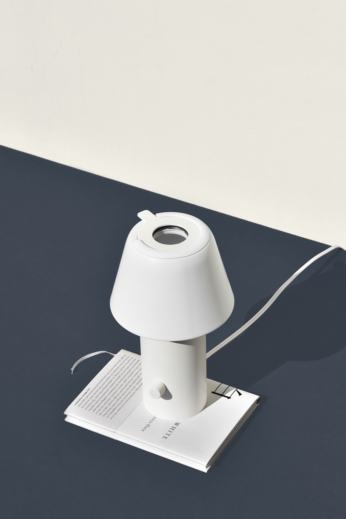 Minimal Iris Table Lamp — minimalgoods