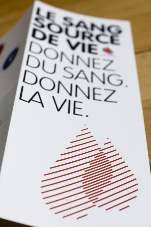 Donnez du Sang on Behance #simple #information #design #editorial