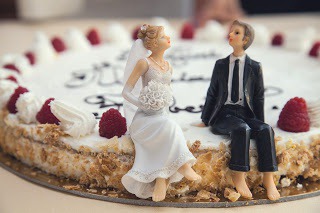 I thought that a review for a website for planning a wedding would be appropriate today.