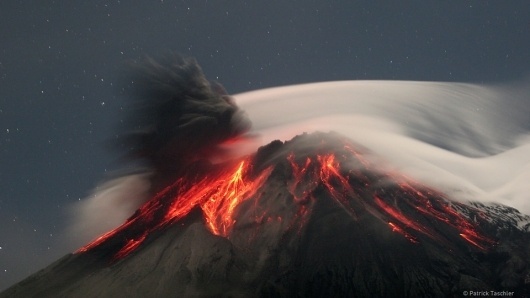 There's so much awesome in this photograph I can hardly stand it #ecuador #tungurahua #awesome #volcano