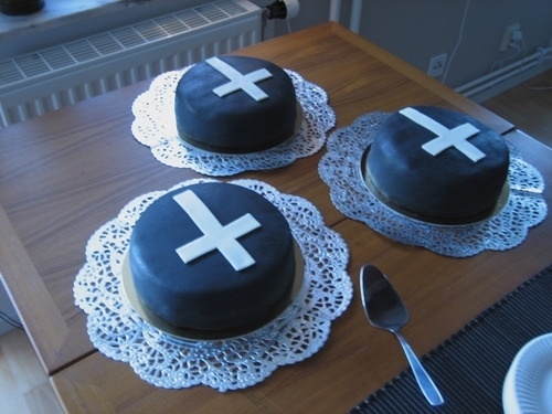 tumblr_kqwoog7iGD1qzx0g3o1_500.jpg (500×375) #cake #coffin