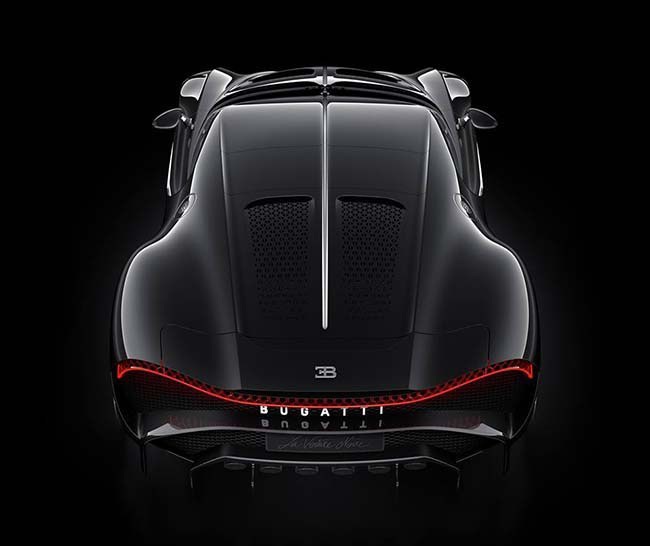 Bugatti has received the Design Award for the striking La Voiture Noire during its exhibition at the Concorso d'Eleganza.