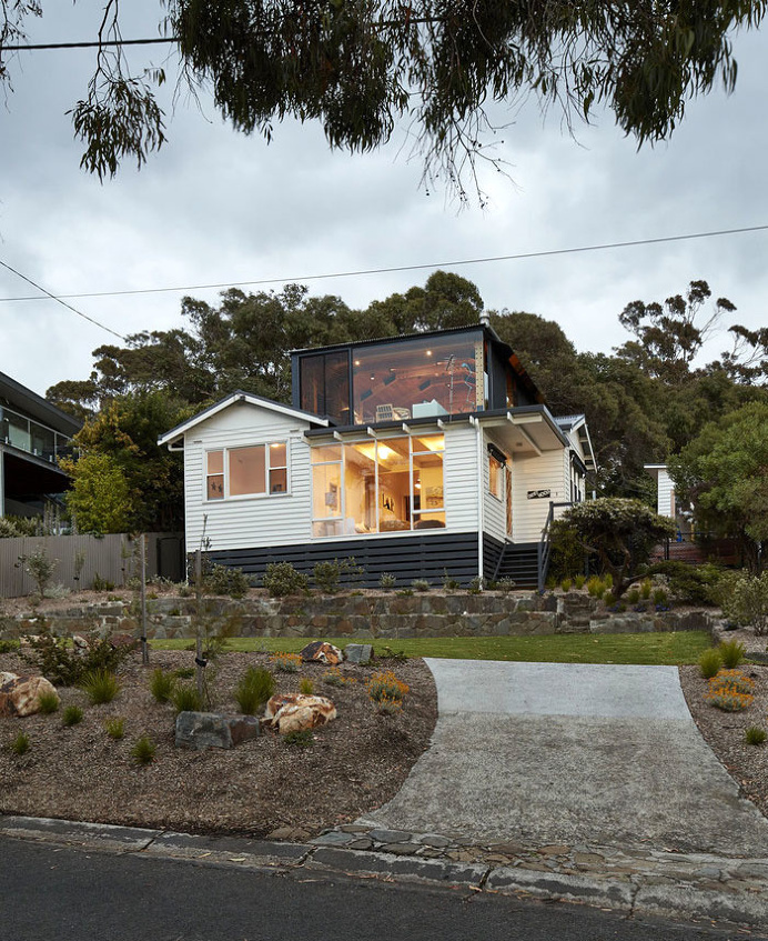 Timber Extension on a Beach House by Austin Maynard Architects - InteriorZine