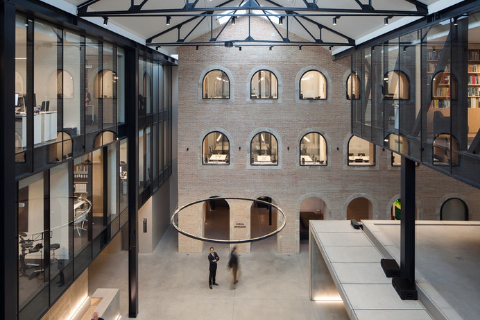 Industrial Nouveau: Dramatic Renovation Projects Reimagining Urban Life,© José Campos