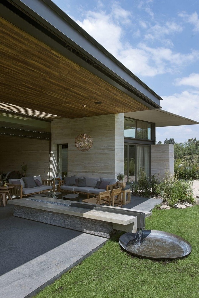 Lomas Country House by Vieyra Arquitectos / Mexico