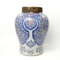 Large and magnificent floor vase. CHINA #Sets #Teasets #Porcelainsets #Antiqueplates #Plates #Wallplates #Figures #Porcelainfigurines #porcelain