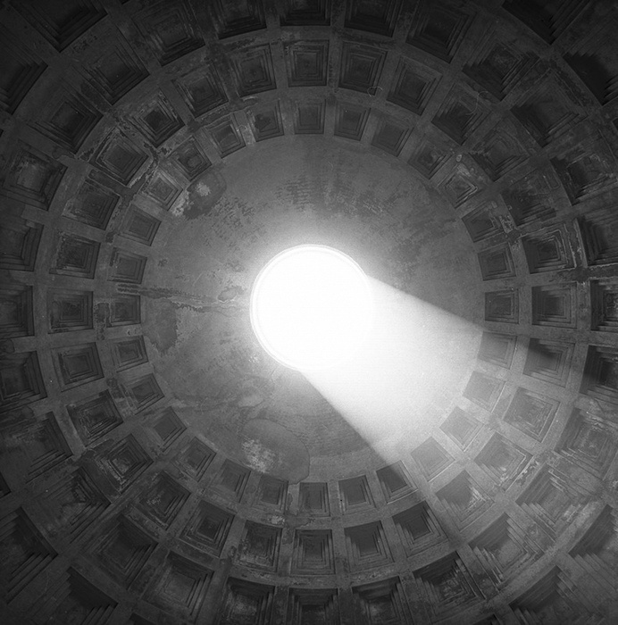 everyday_i_show: photos by Isabel Muñoz #sun #white #ceiling #black #photography #architecture #and #circle #rays